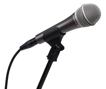 Q8x-stand-cropped
